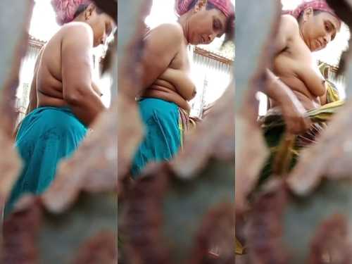 Village Milf Changing After Bath