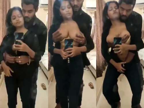 Beautifull couple boyfriend rubbing her boob exclusive viral video