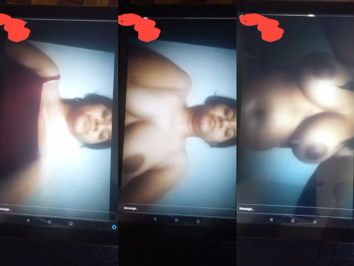 Sexy Girl Showing Boobs To Bestfriend in instagram chat