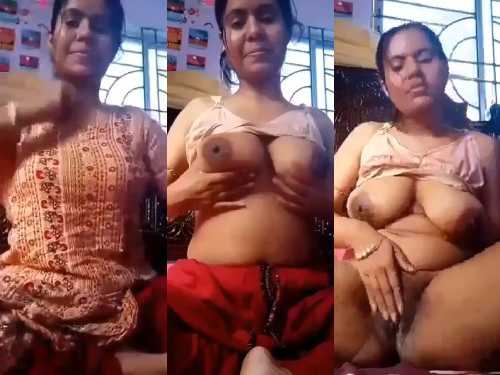 Sexy Bhabhi Showing And Fingering